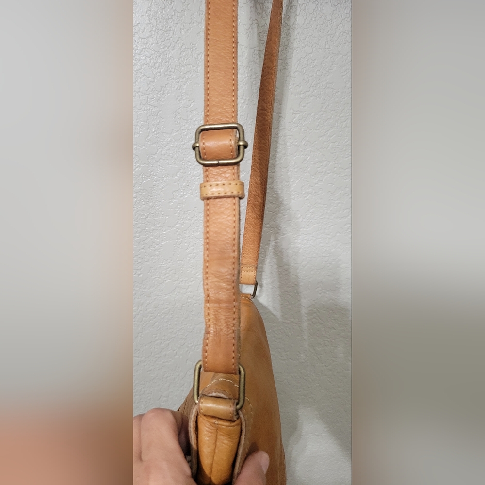 Margot Camel 100% Leather Bag - Picture 4 of 16